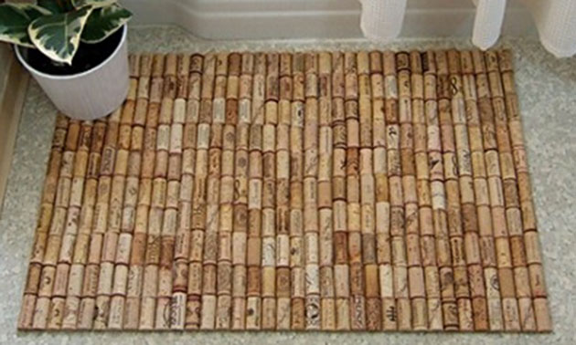 low budget home decor by decorating rugs with cork stoppers